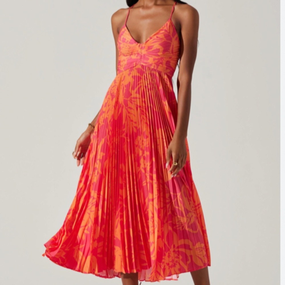 ASTR  Blythe Floral Plisse Midi Dress